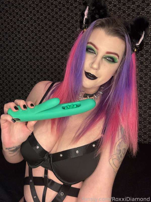 Roxxidiamond - Fansly - 08 Apr, 2025