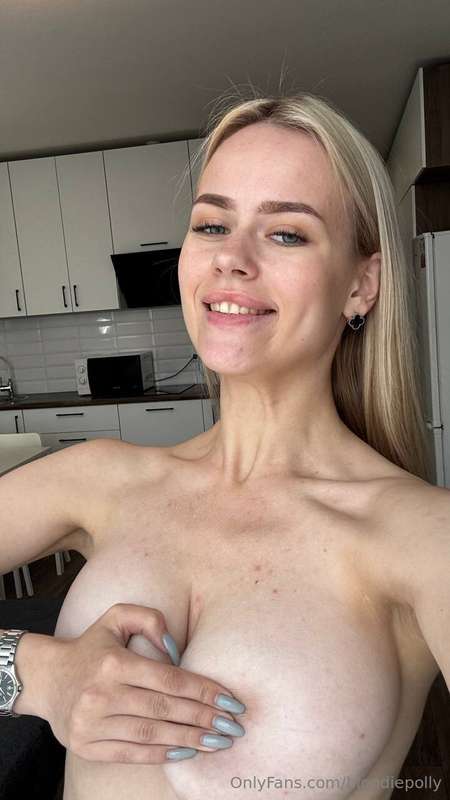 Maybe I should show a little more... 👀💋 Wanna see what’s nex..