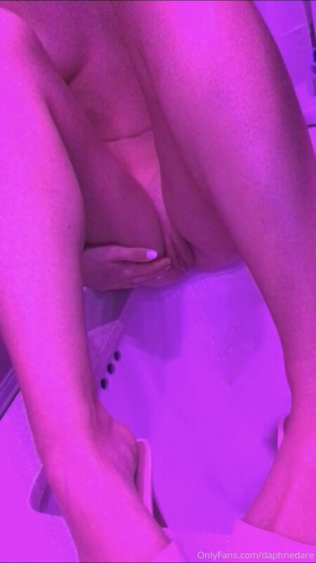 “cleaning“ my sink.. message me for the video ? 3