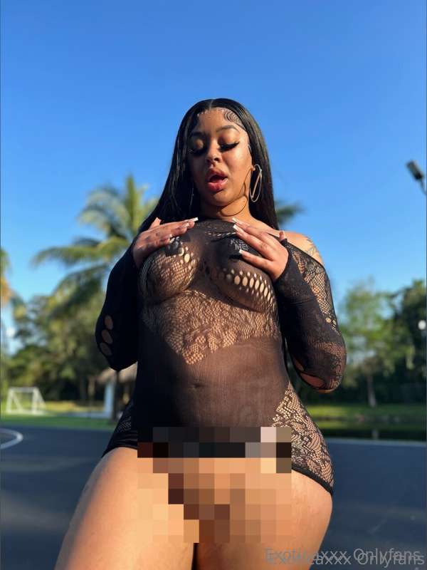 I came outside to tease you… and baby, I’m not done yet.
