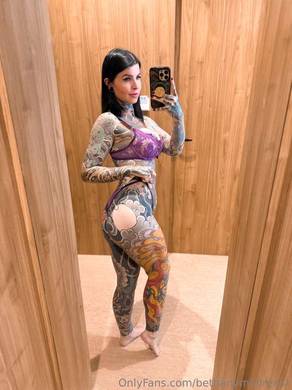 who thinks tatted girls are better?😘