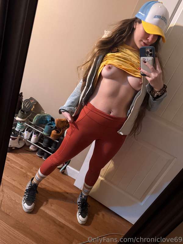 Feeling sexy in this cute af outfit! When I look good, I sho.. 2