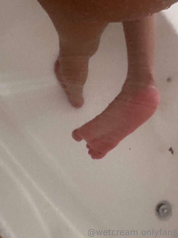 facial 🍌 + toes & soles 14