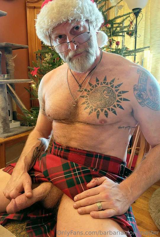 You saw mommy kissing Santa Claus. Do you want to kiss him, ..
