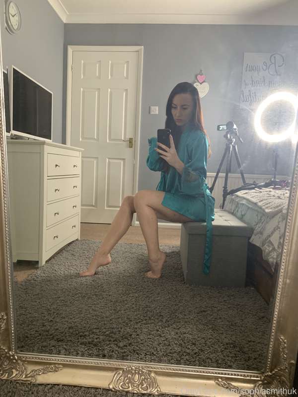 dainty feet x 1