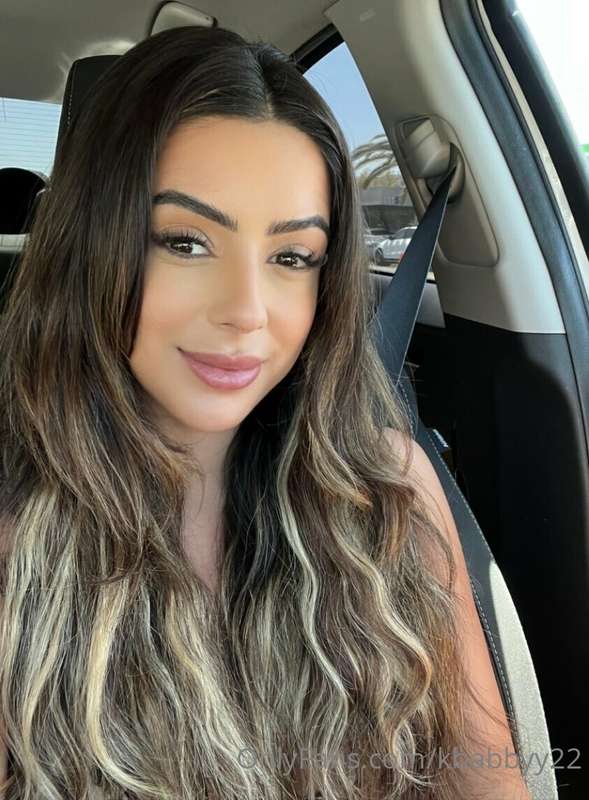 Which do you prefer? Blonde bangs or brown 😝🥰💋 2