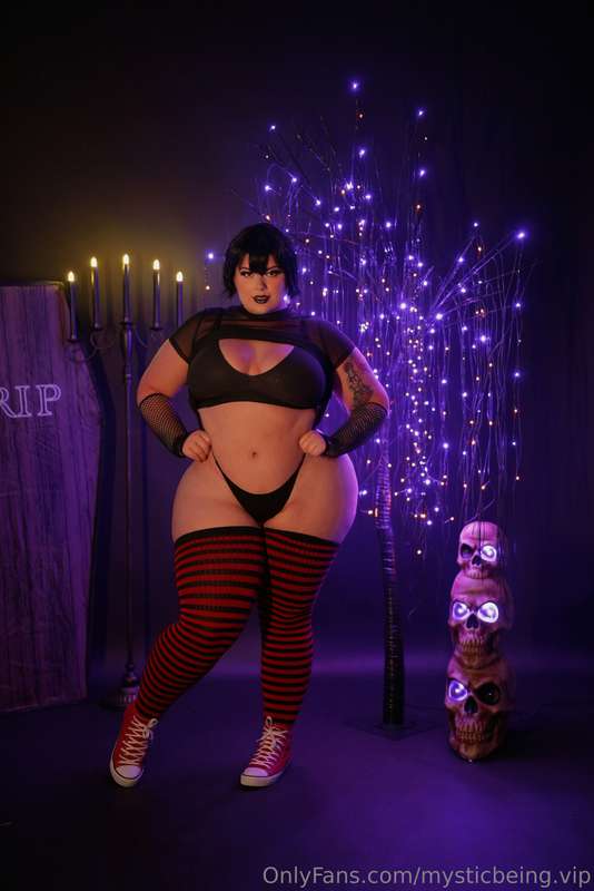 Day 1 of 31 days of Halloween 🦇🪦🩸 | Mavis from Hotel Transyl.. 4