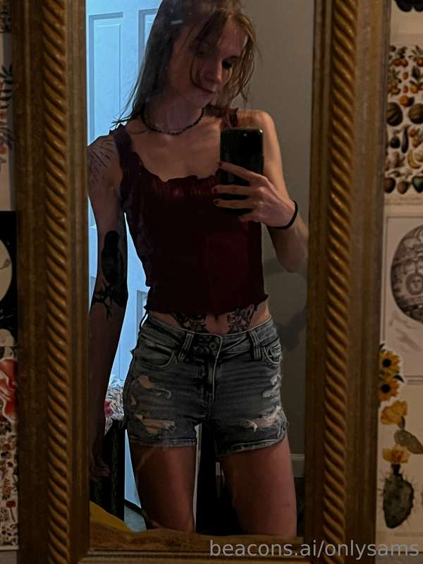 gooood morning! do you like my lil outfit today? Should I gi.. 3