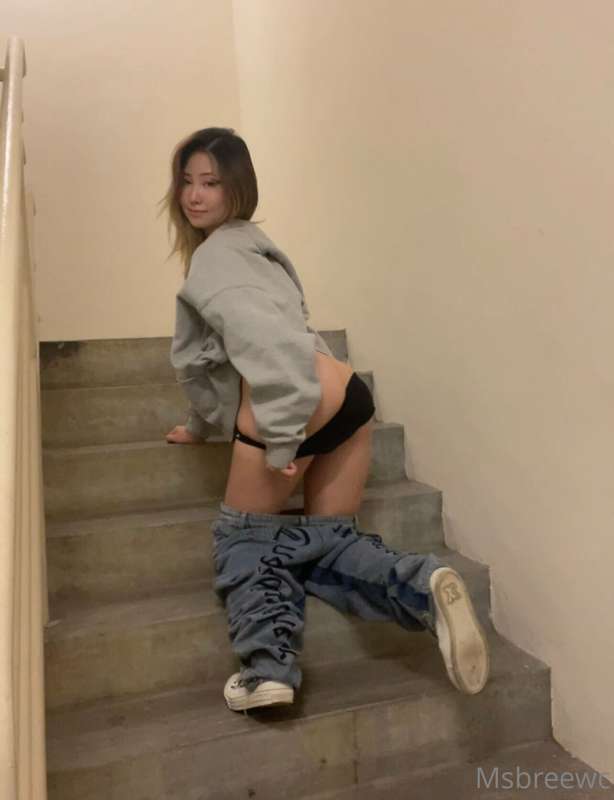 hurry babe ! i cant hold it anymore ! lets do it in staircas..