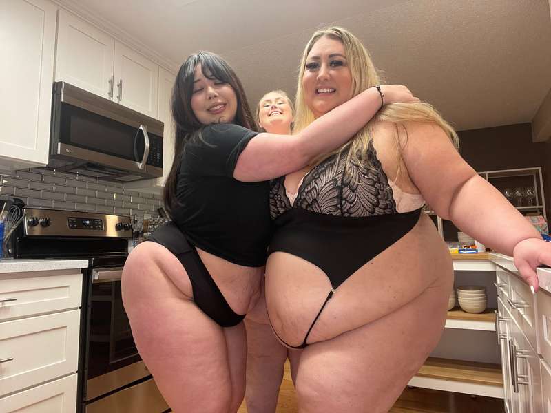me and my friends ☺️ @lauren.the.lovely  @bbwkbella  @thedum..