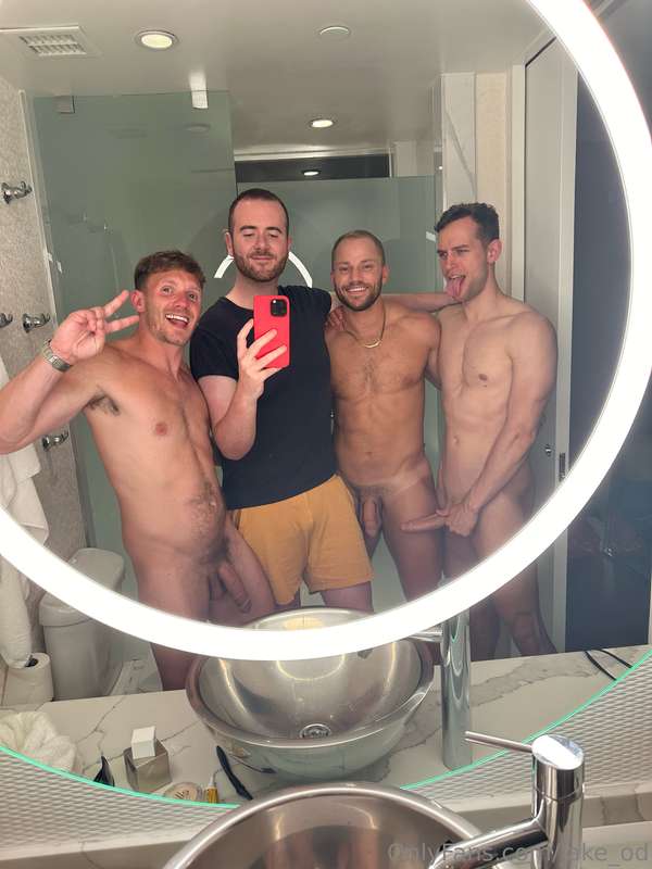 Three for round 3 anyone? 😜 this time @bigmikexxx and @aussi.. 10