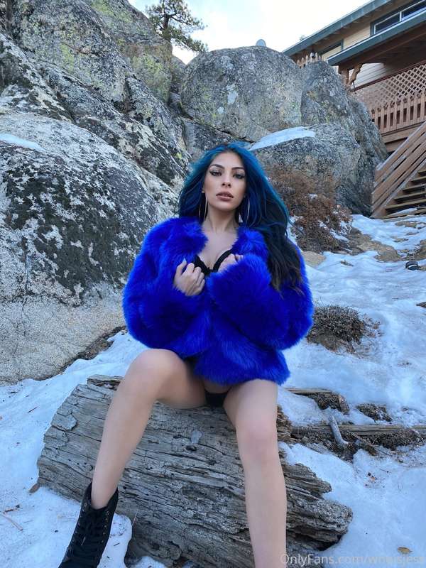 some sexy snow pics ❄️ 3