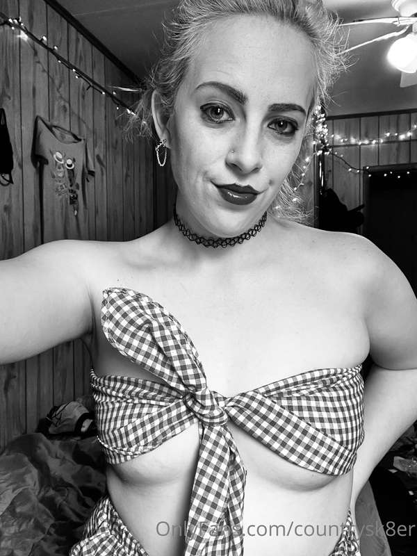 Why get a snack, when you can get a picnic (; 3