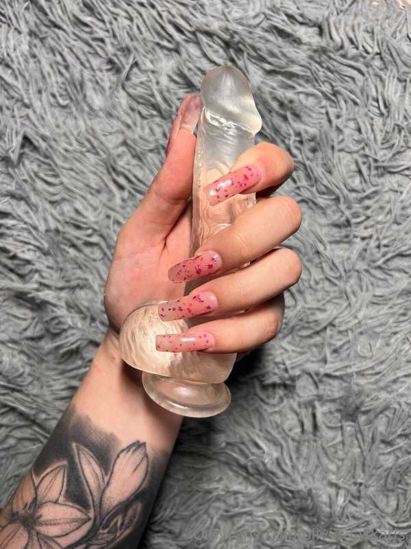 Look how beautiful this nails. They would look soooo good ar..