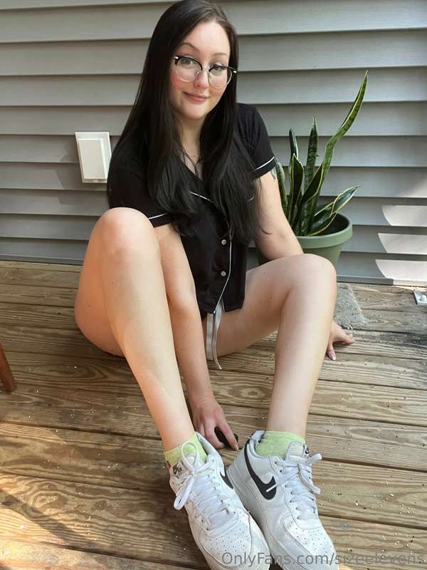 Green stinky socks☺️ so many stinky socks I need taken off m.. 15