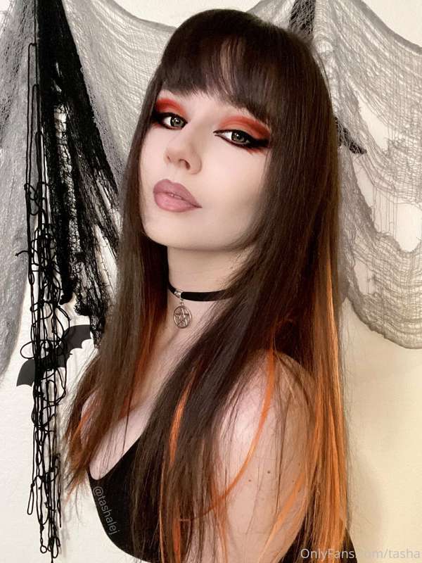 GOTH HOOTERS IS OPEN! Enjoy these long awaited photos, conta.. 2