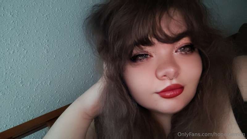 What do you think of the red lip? 💄💋 3