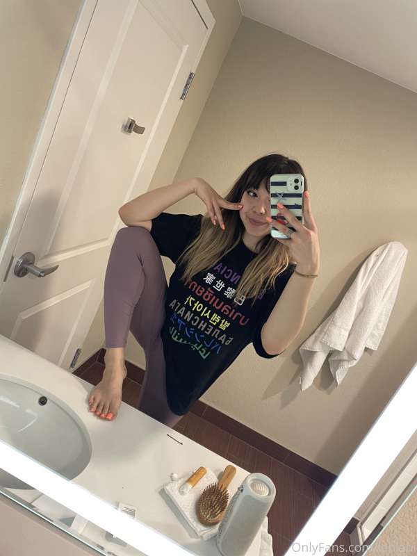 Hi :)
So ya I guys probably know I’ve been away cuz family s..