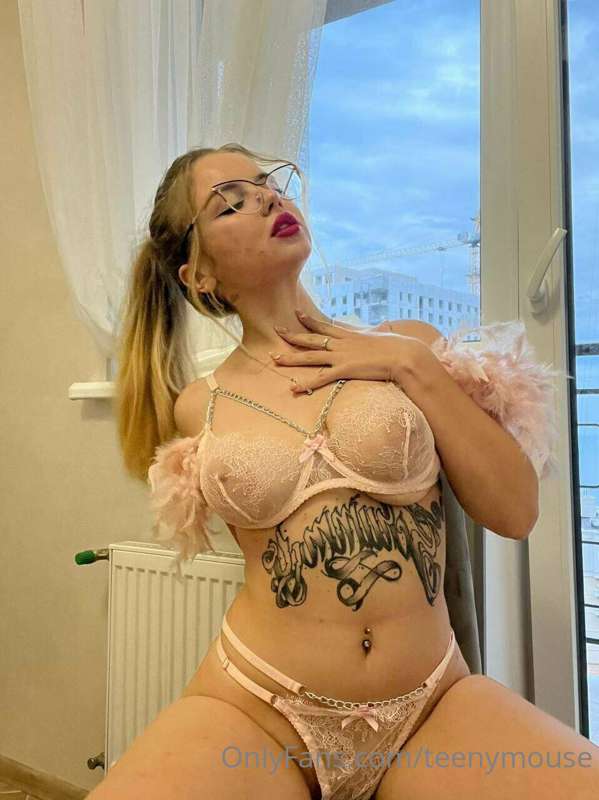 💋Pink slutty blonde 💋

Big juicy milky titties! She knows ho..