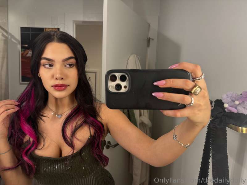 Heading out for a few cocktails with the girls ☺️💗Do you thi..