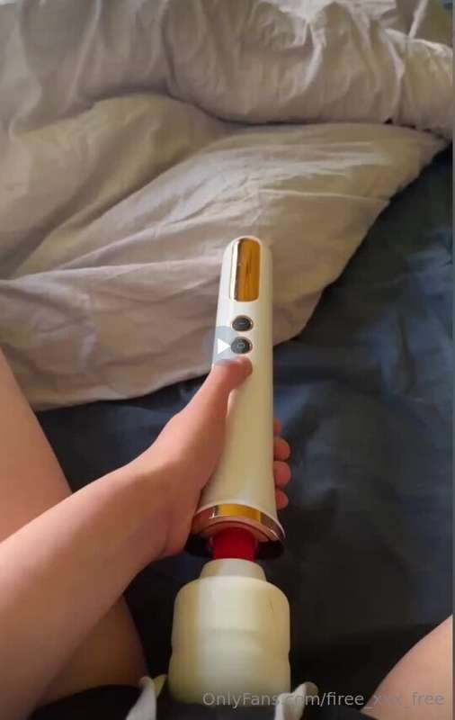 Watch me playing with my vibrator🥵💦