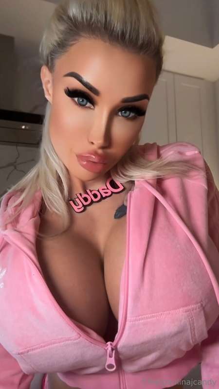 My tits are looking amazing today 🍒 $5 and I’ll send you the..