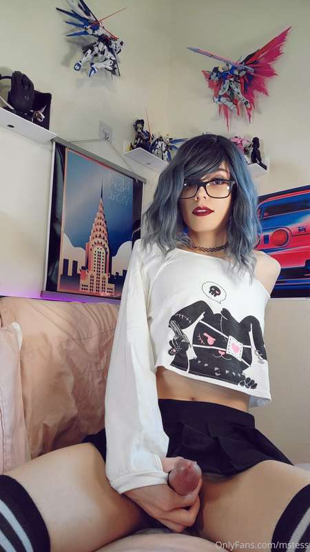 crop tops and skirts  ;3 love you all💖 8