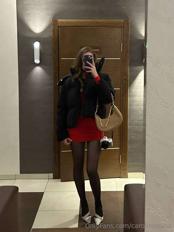 The sheer tights effect: minus centimeters, plus confidence...