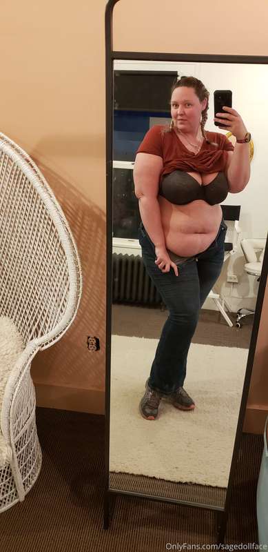 I'm really enjoying taking sexy selfies at work after I'm fi.. 2