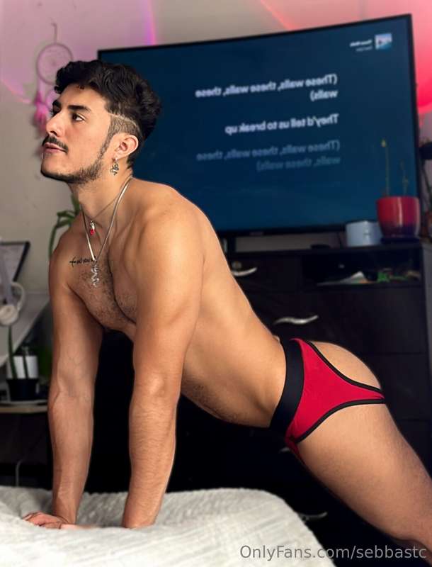 Buenas noches, si entran a su cuarto y me ven de esta forma ..