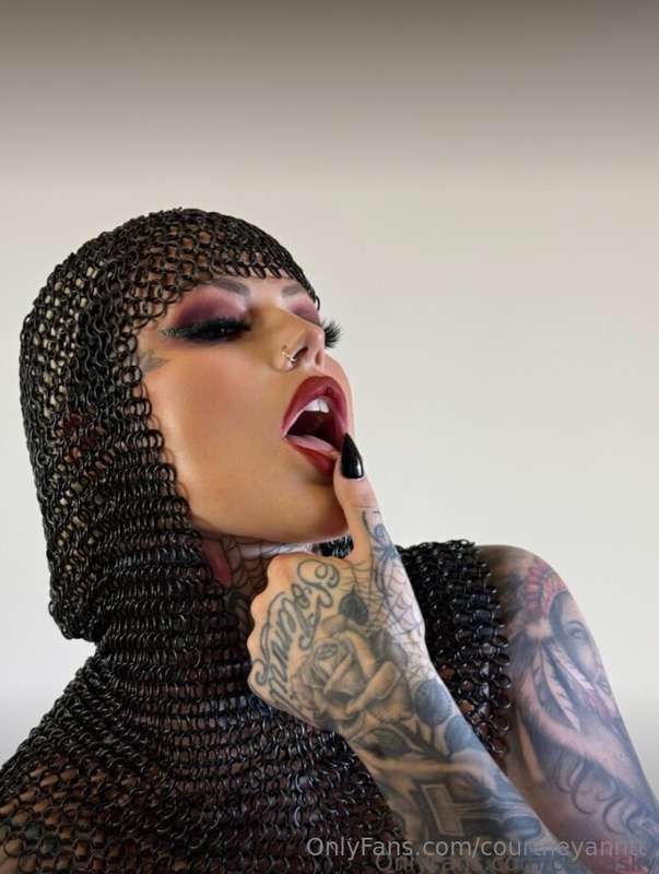 Tattooed babe @ceara.sky is about to turn your whole world u..