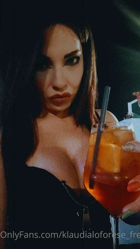 La notte è appena iniziata ed è moooolto lunga 😏🤤🔥