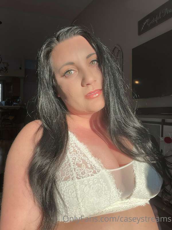 Not a belly pic.. but I felt pretty yesterday and it needed .. 2
