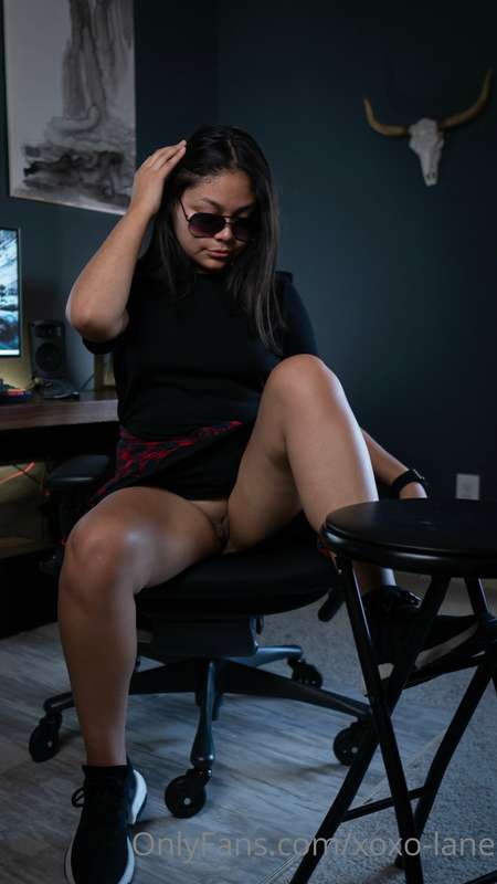 He noticed I was going commando so we fucked in his office 😈 6