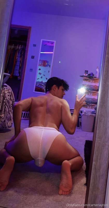 someone please c*m on my back 🥴