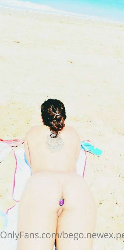 Beach day... I'm soooo warm babe!!! 🔥🔥🔥Do you wanna play?
