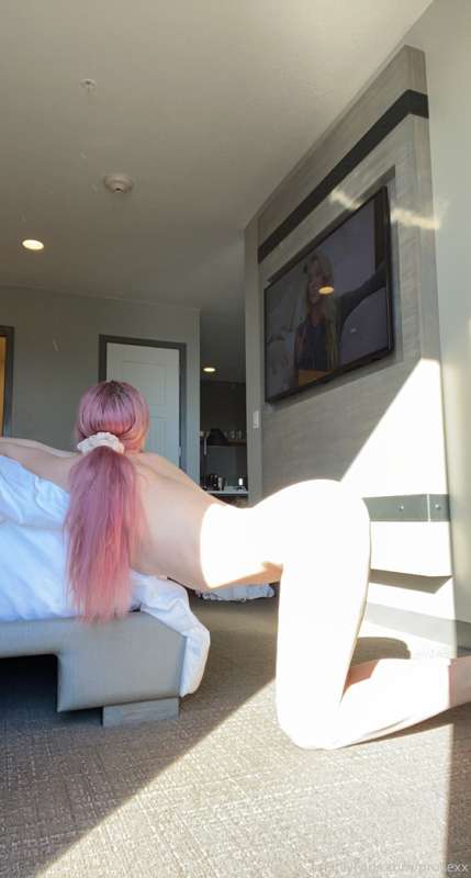 pale gorl 2