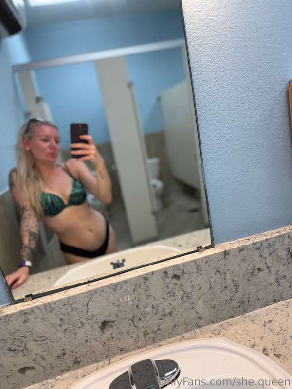 Back from vacation 🏝️ got to see some palm trees🥰 5