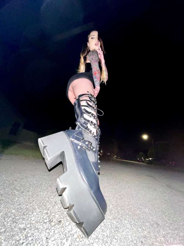 are u looking up my dress?? you fucking perv. i’m gonna have.. 2