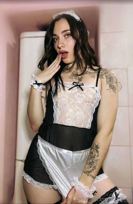 Happy Halloween!! 🎃🦇 A sexy maid wants to seduce you 💗😈