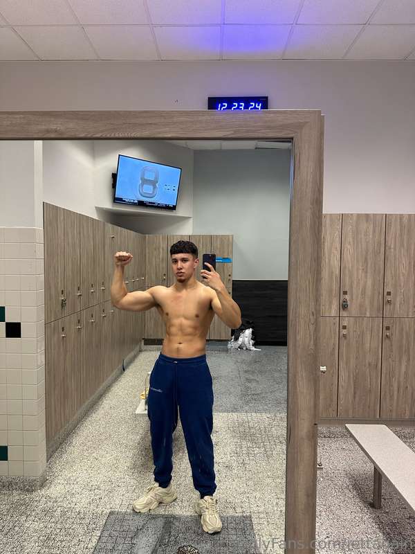 I be so fucking horny after the gym 🤦🏻‍♂️ literally can’t wa.. 1