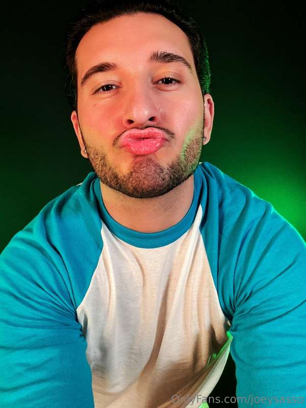 give me a wet kiss 🤩