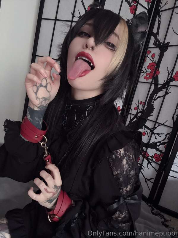 You can lock up the wolf but I’ll find my way to get you 🖤 5
