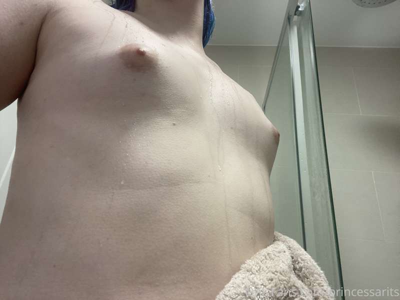 Suck my nipples it makes me horny 😈 3
