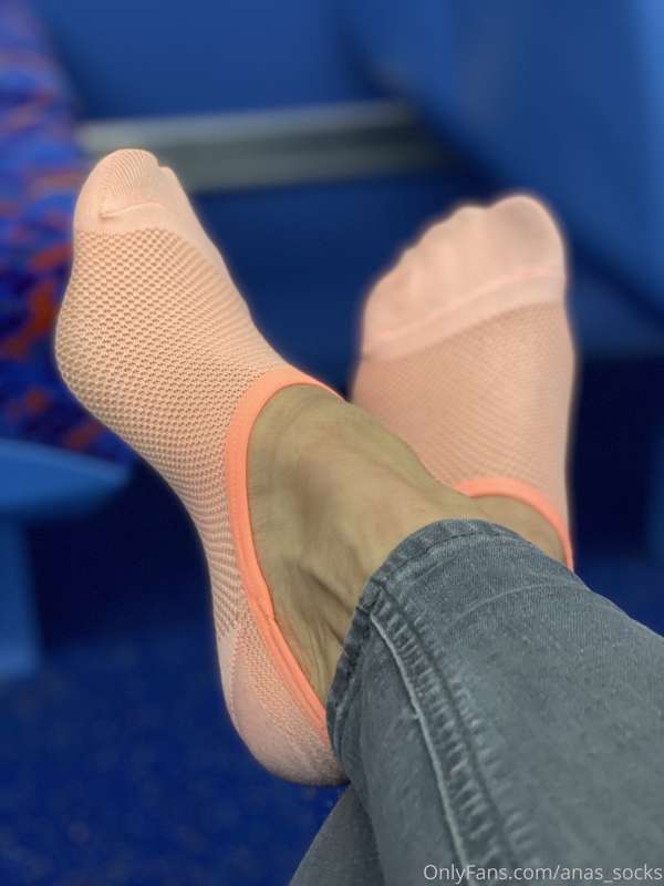 Sniff them sweaty socks and after lick the dirt between my t.. 1