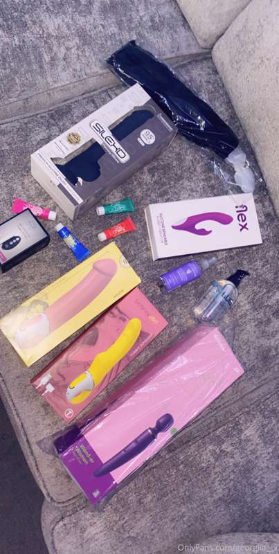 New toys 👅come watch me use them on cam or message for a cus..