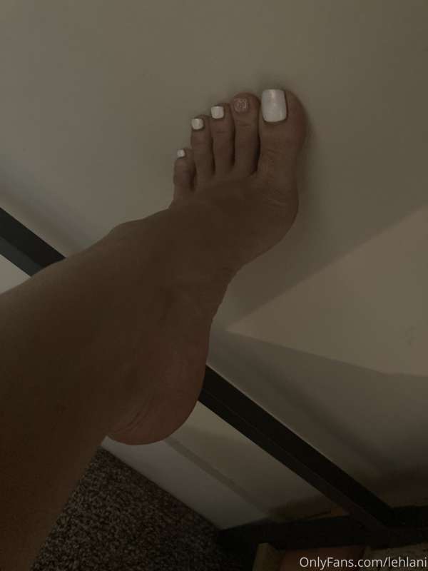 Sexy long toes check 😋