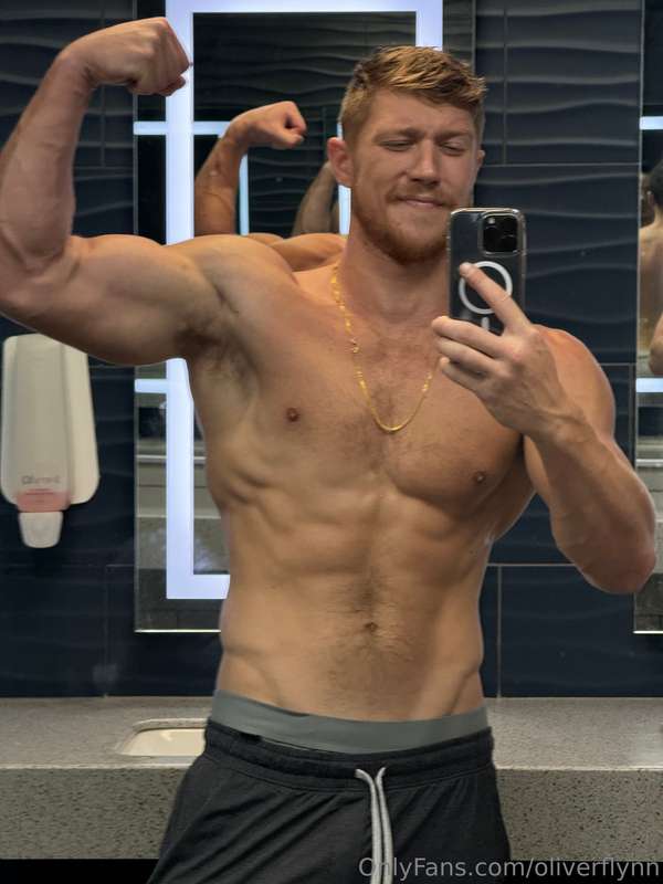 Post-workout flex just for you 💪🔥 Been hitting the gym hard,..
