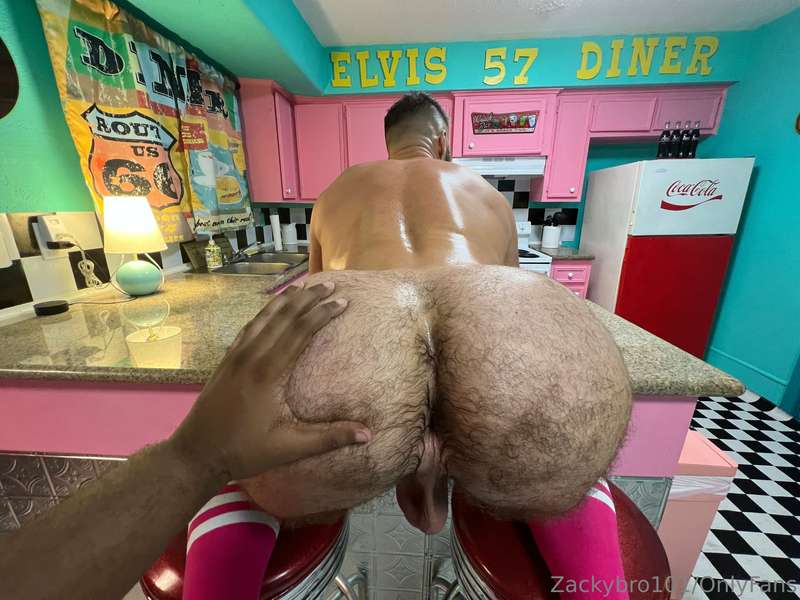 Okay back to our regularly scheduled program 😏🤤😈 here’s 40 e.. 17