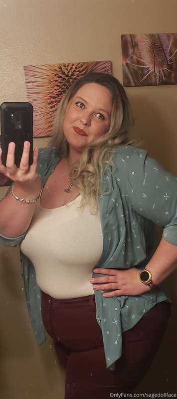 Got a cute new outfit! 1
